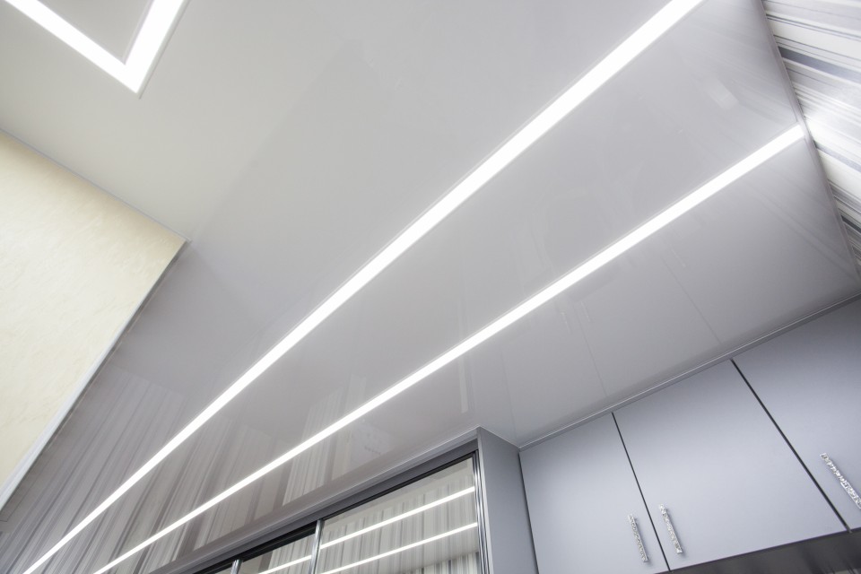 Заказать световые потолки с линией света в г. Михайловск